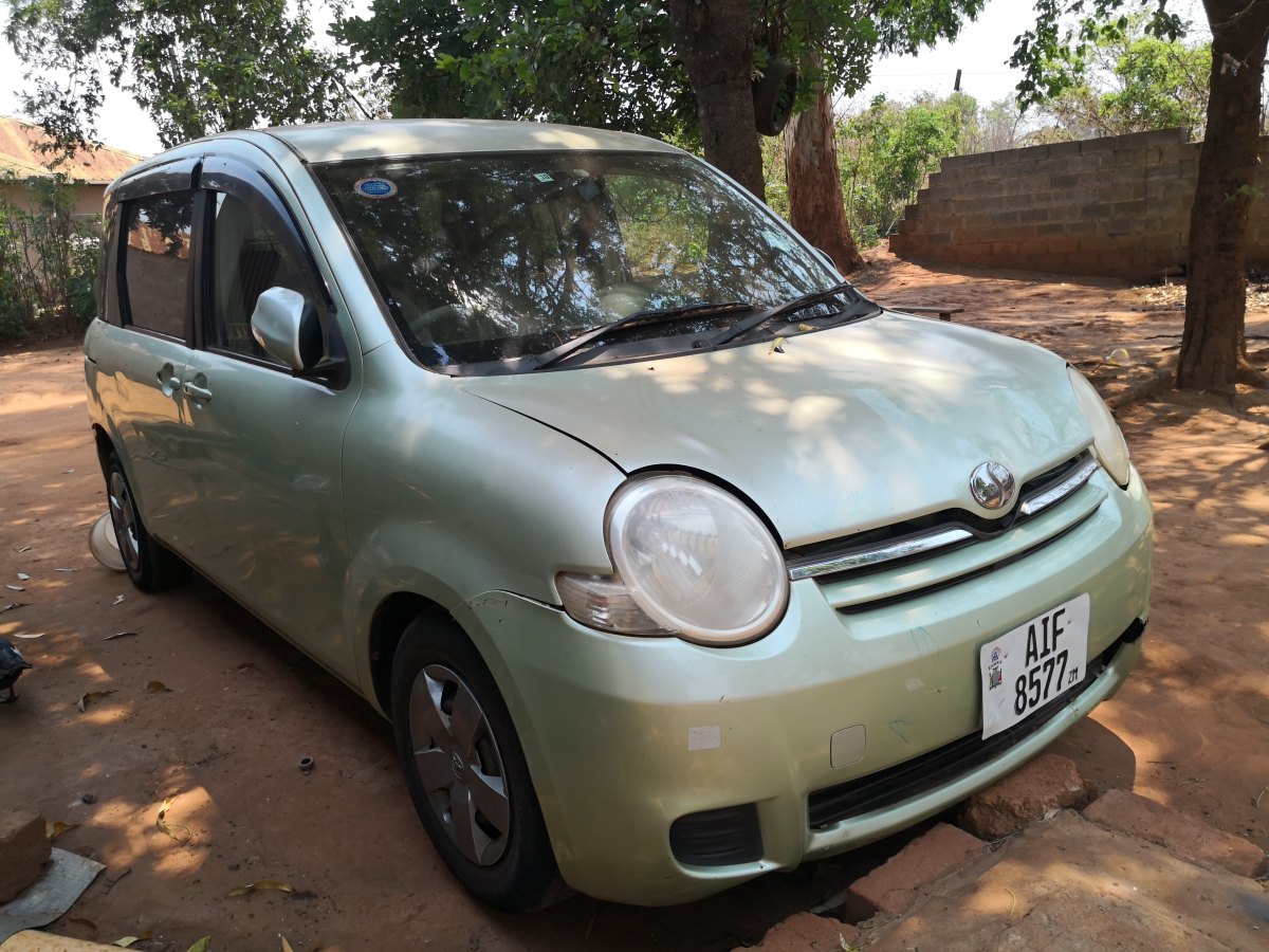 Toyota Sienta X